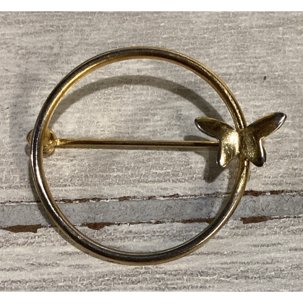 Goldtone Pin Round Circle w/ Butterfly Vintage